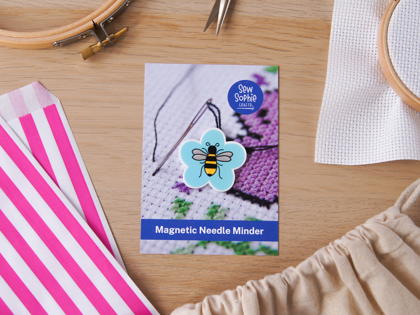 Floral Bee Magnetic Needle Minder