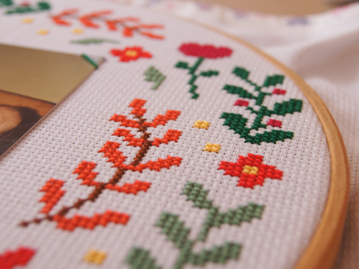 A Festive Frame - 9" Christmas Cross Stitch Kit
