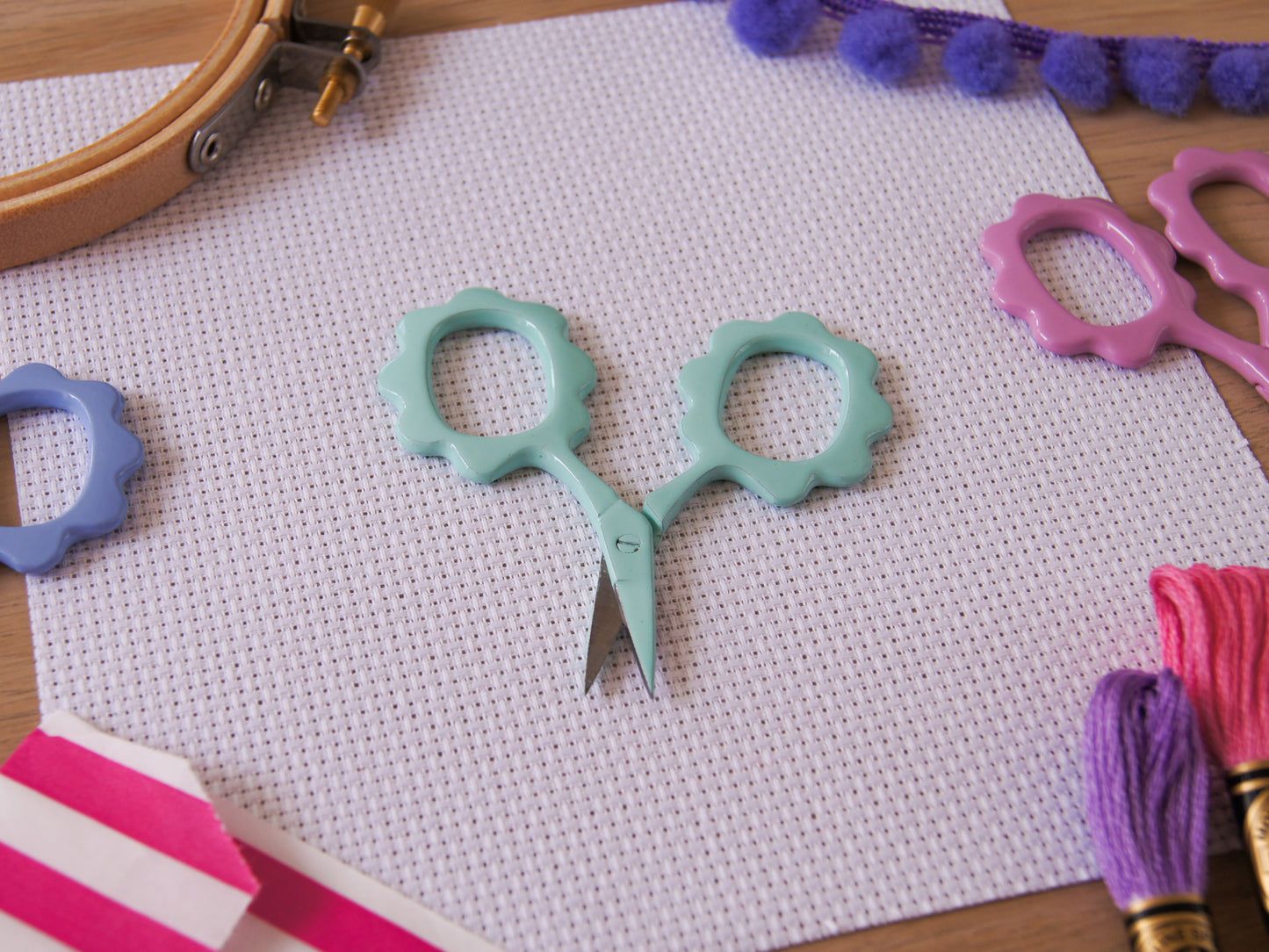 Mild Mint, Mini Floral Embroidery Scissors