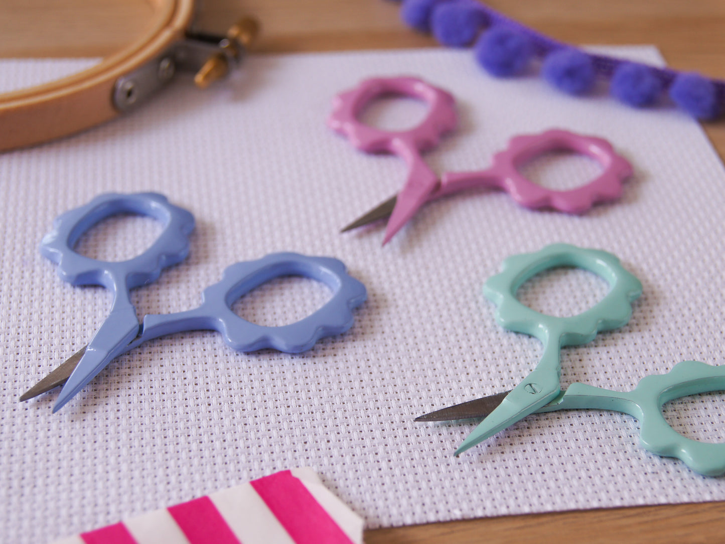 Mild Mint, Mini Floral Embroidery Scissors