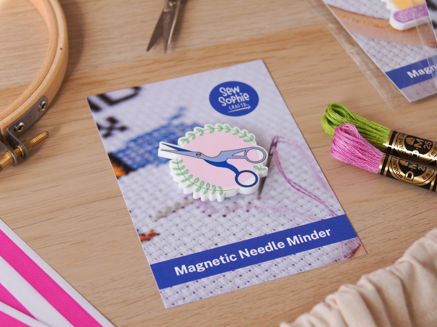 Stork Scissors Magnetic Needle Minder