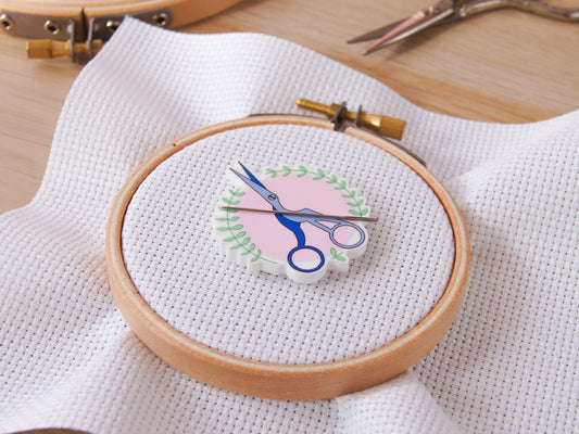 Stork Scissors Magnetic Needle Minder