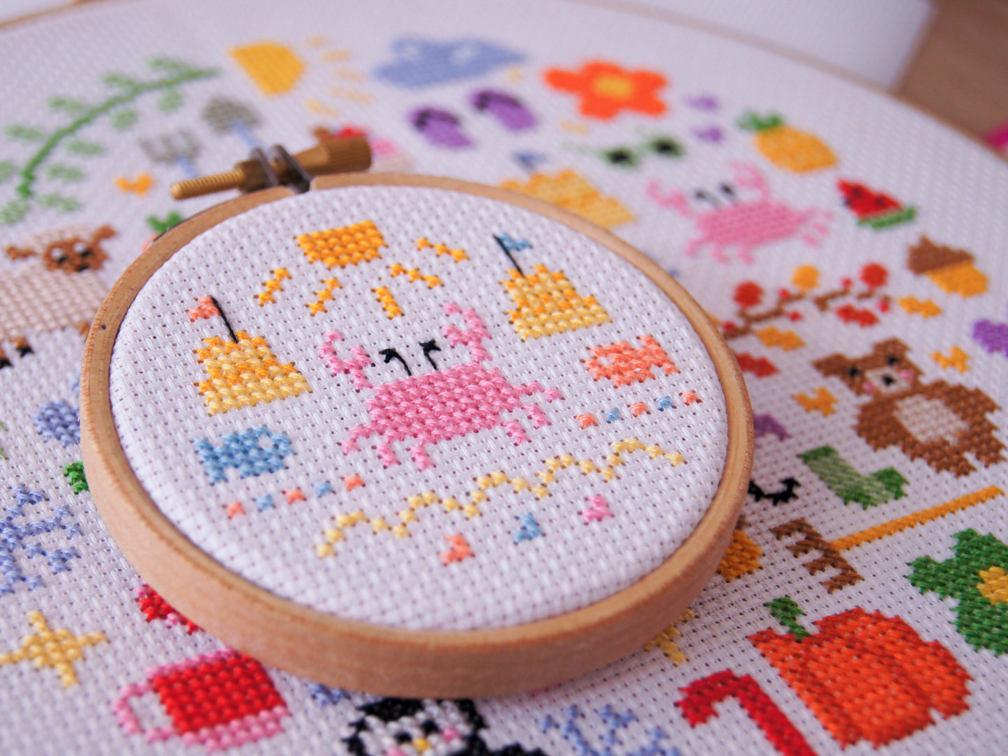 Summer Crab 3" Cross Stitch Kit